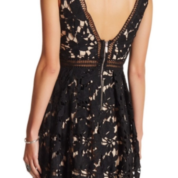 ROMEO & JULIET Double V Neck Black Lace Midi Dress - Picture 5 of 14